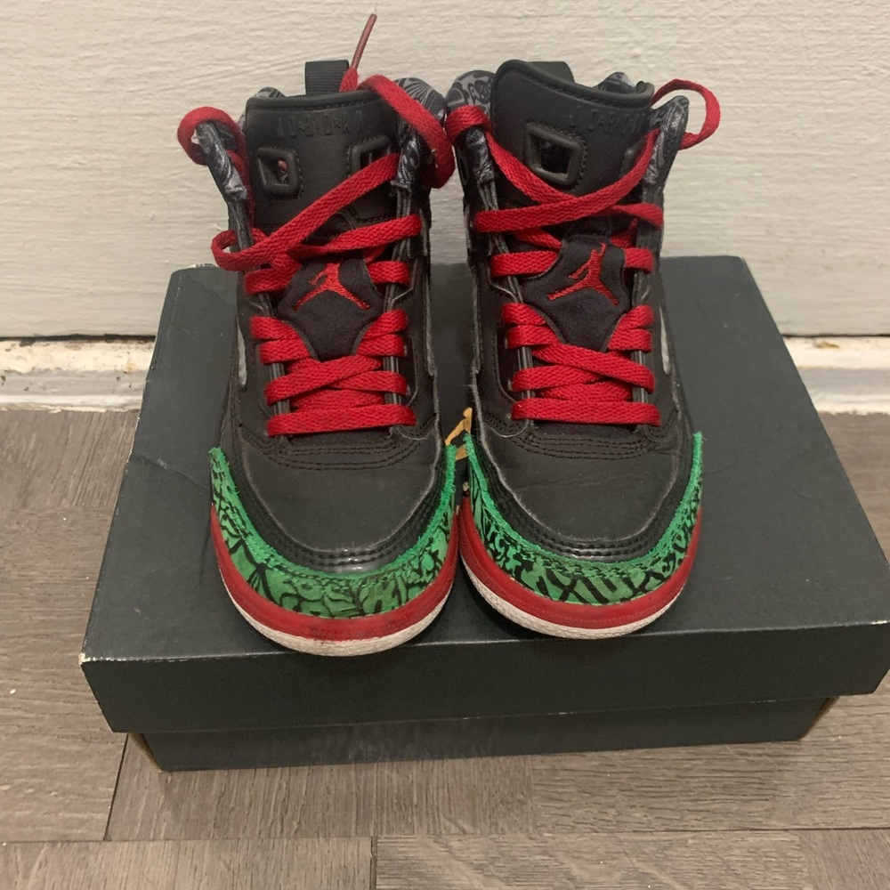 Kids Jordans size 12